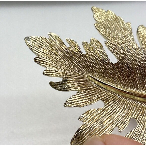 Vintage Emmons Signed Textured Leaf Gold Tone Pin Brooch Fall Autumn Nature - Picture 5 of 7
